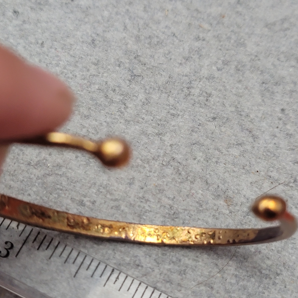 Brass "Love" bangle - Picture 5 of 9